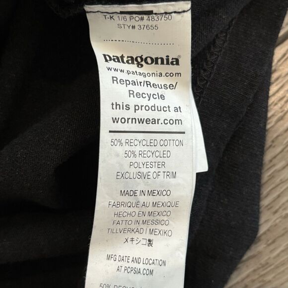 Patagonia Shirt Mens Medium Black Boardshort Logo Pocket NWT Outdoors Hiking - Picture 5 of 6